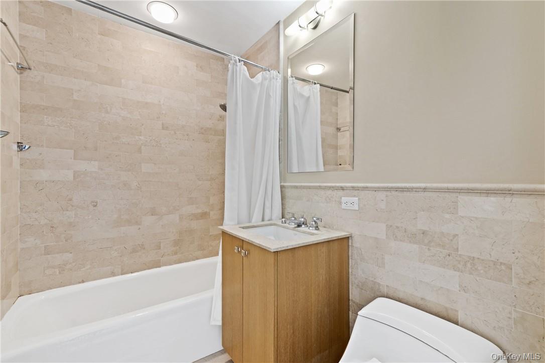 1 Renaissance Square Unit: 21E