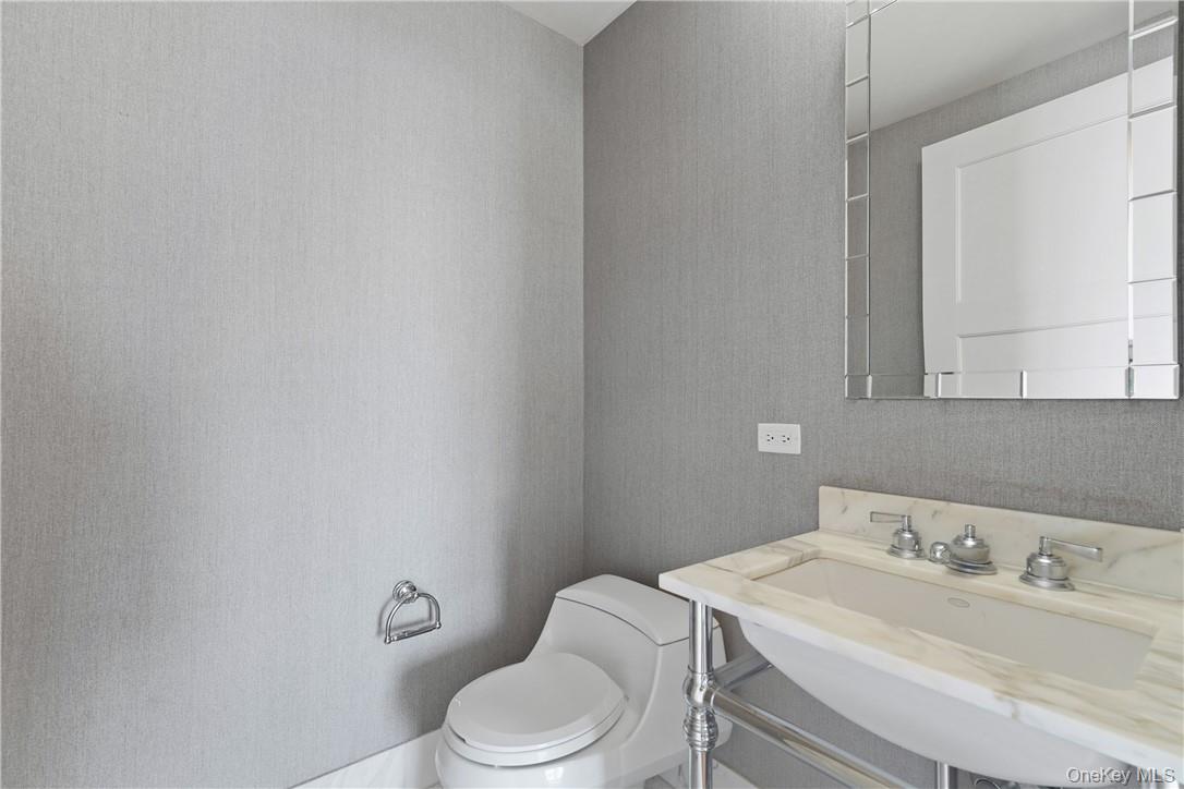 1 Renaissance Square Unit: 21E