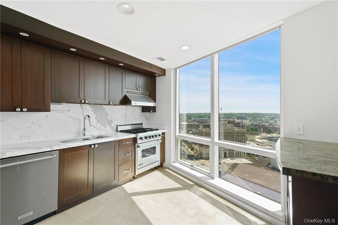 1 Renaissance Square Unit: 21E