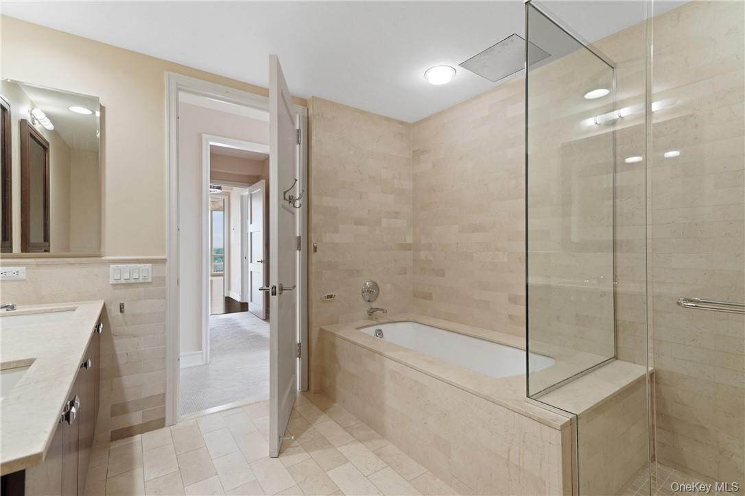1 Renaissance Square Unit: 21E