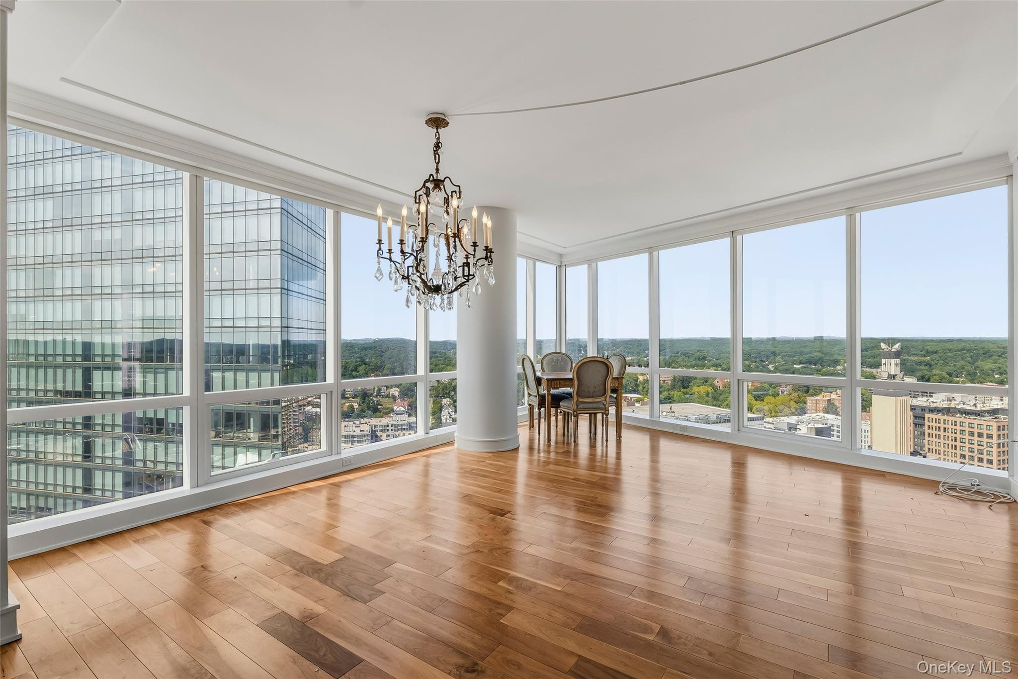 1 Renaissance Square Unit: V6G