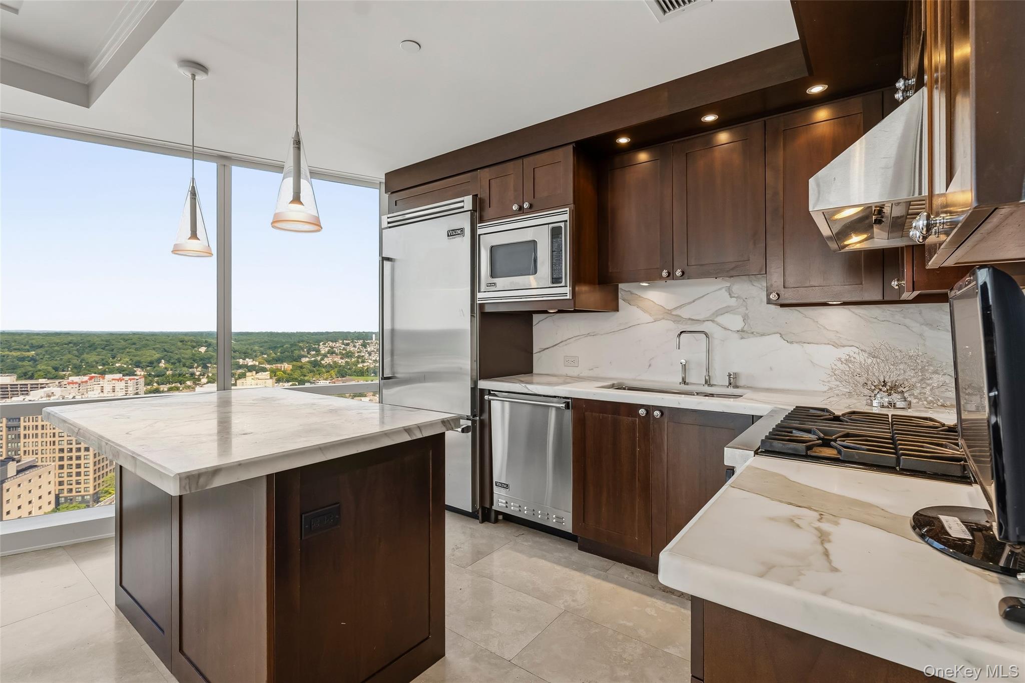 1 Renaissance Square Unit: V6G