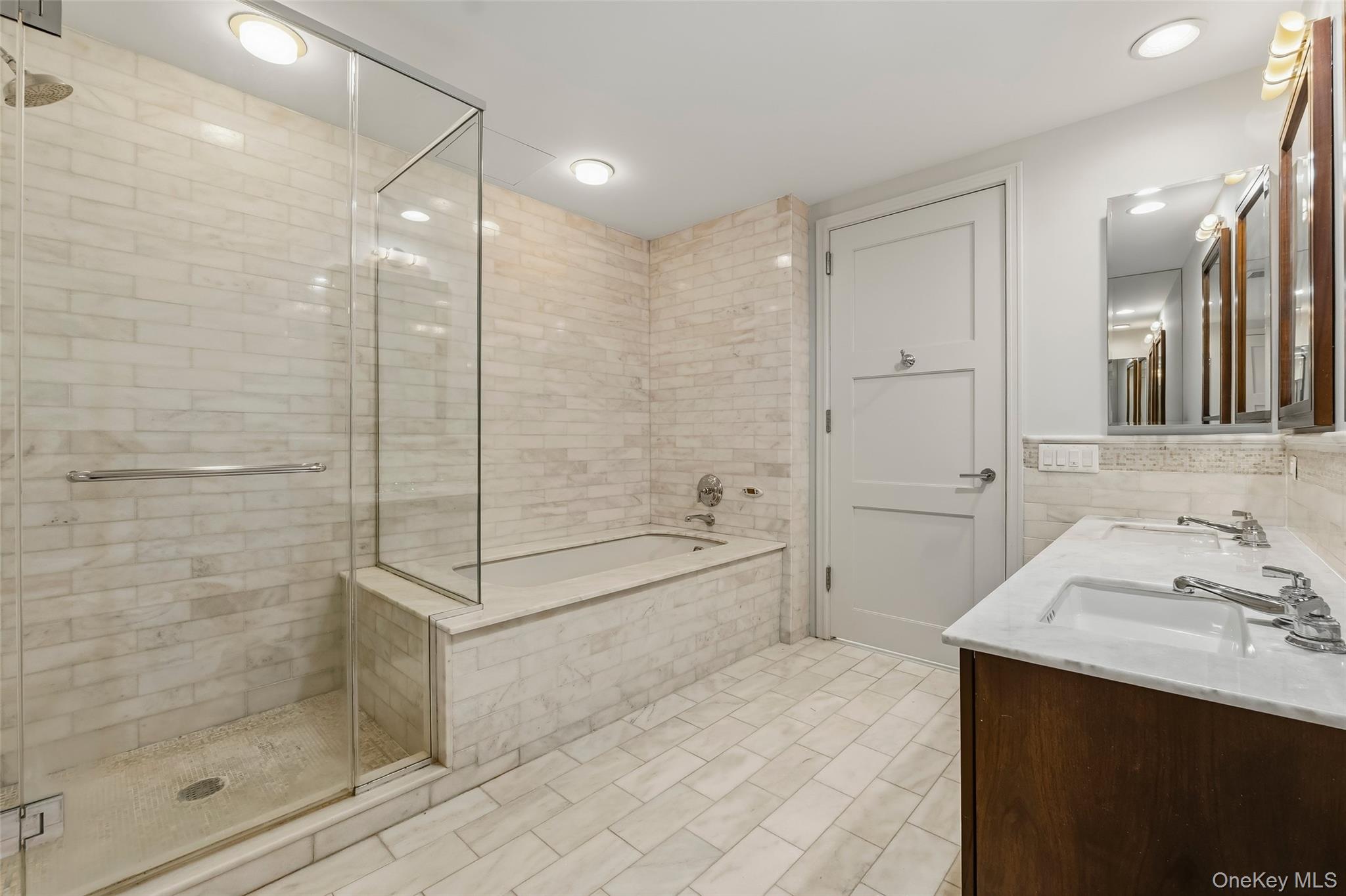 1 Renaissance Square Unit: V6G