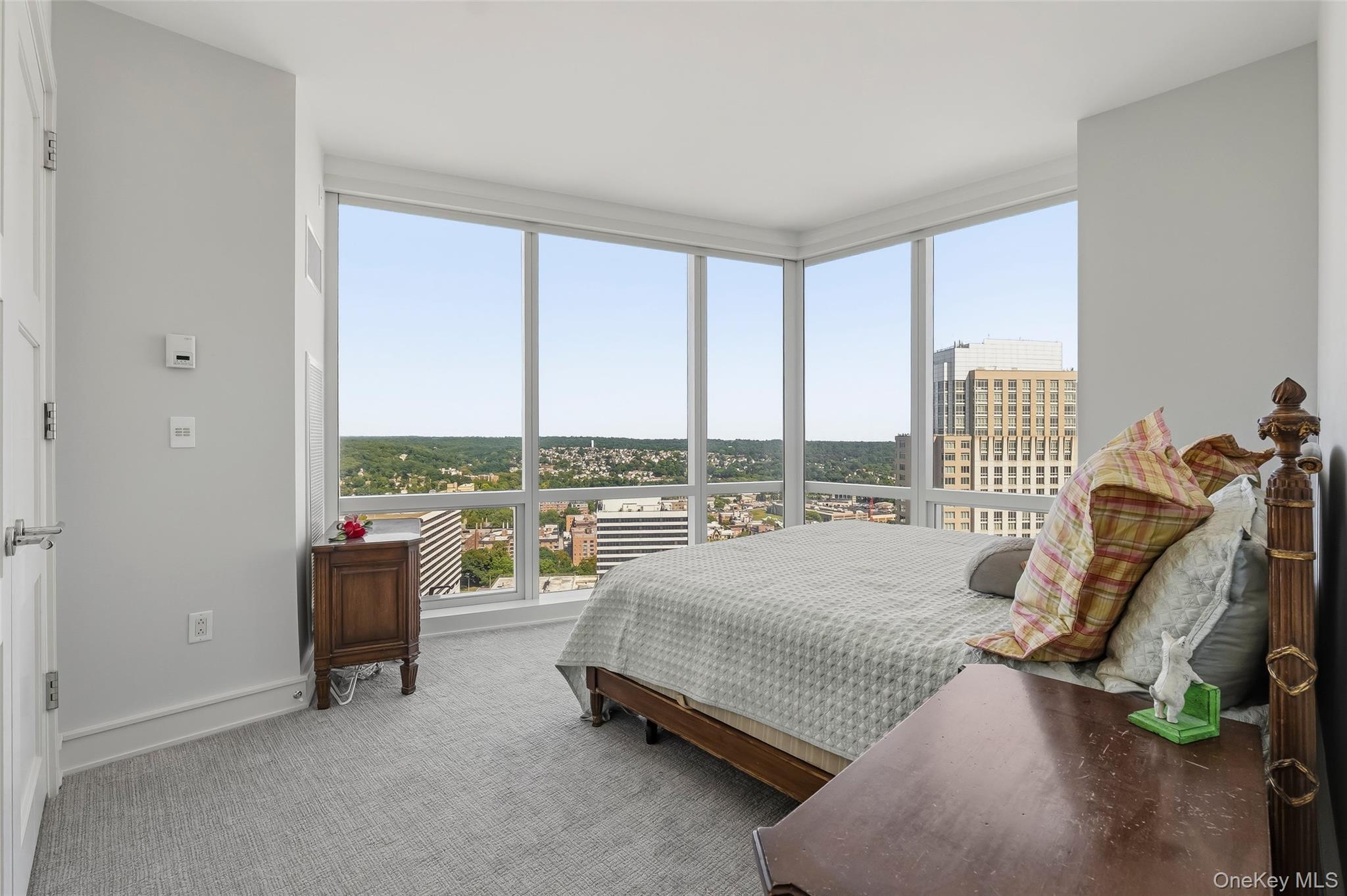 1 Renaissance Square Unit: V6G