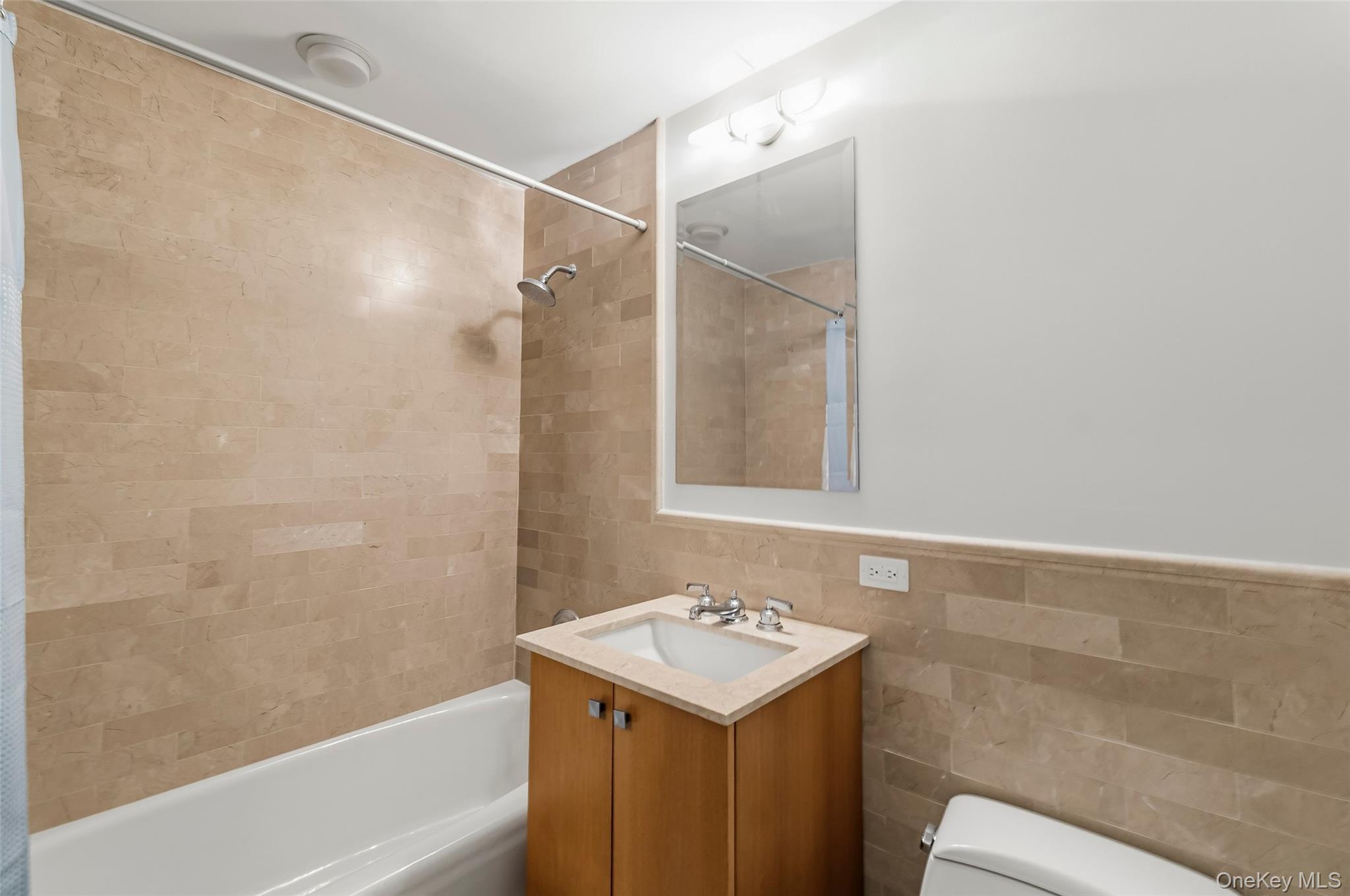1 Renaissance Square Unit: V6G