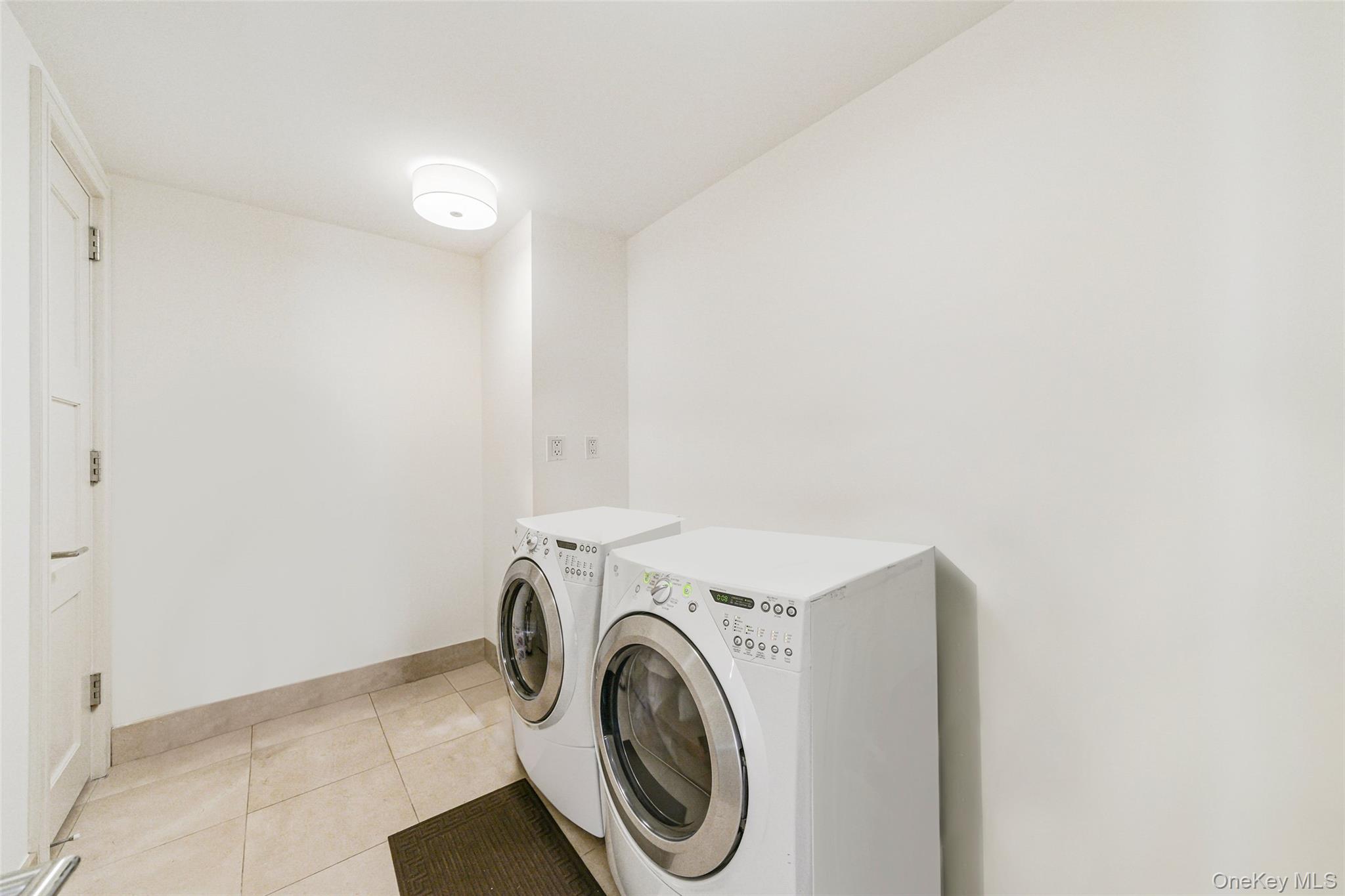 1 Renaissance Square Unit: 37B