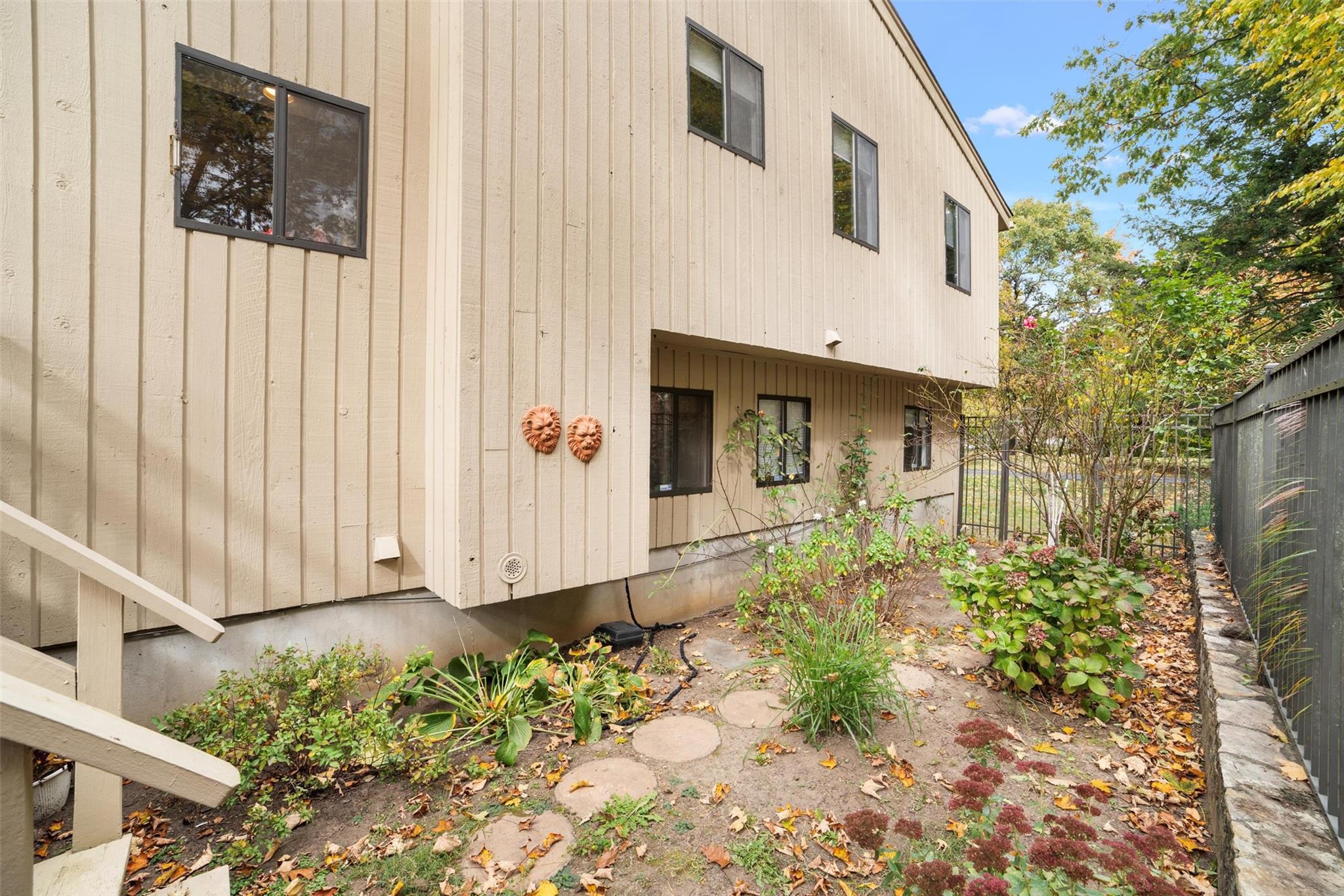 33 Cross Road