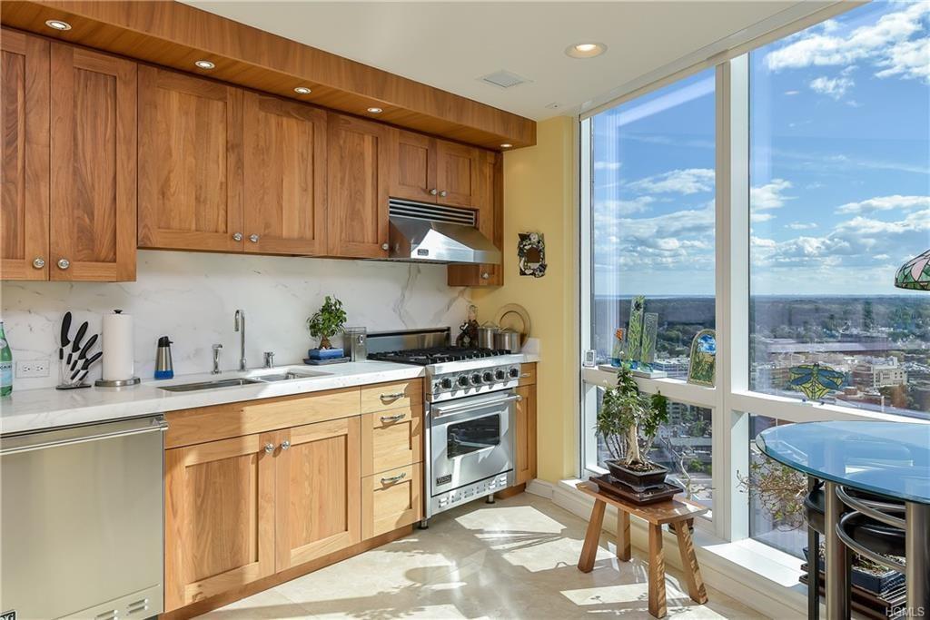 1 Renaissance Square Unit: V9E
