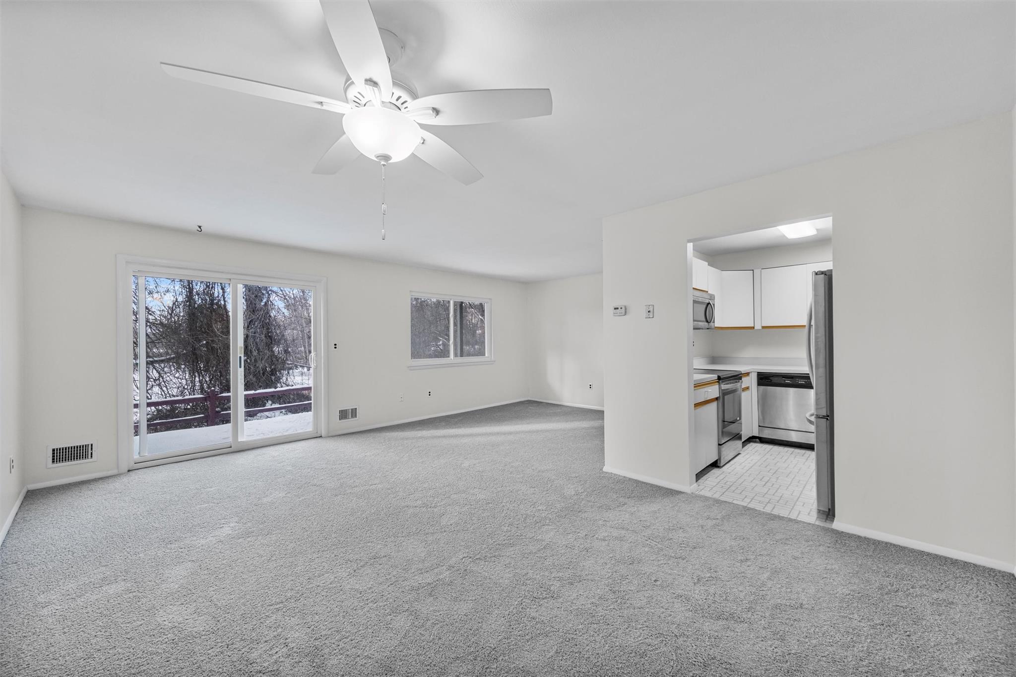 156 Carriage Court Unit: G