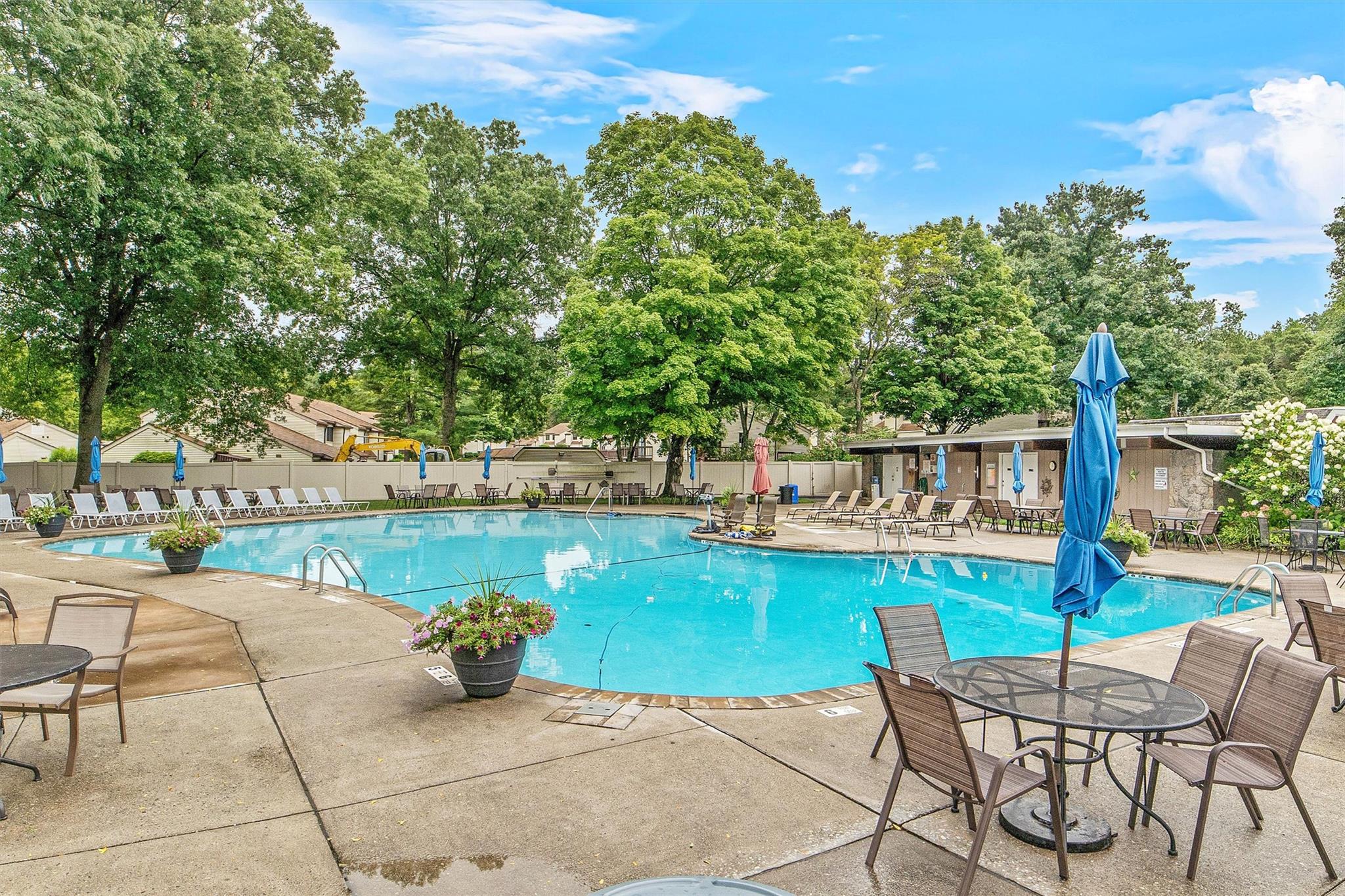156 Carriage Court Unit: G