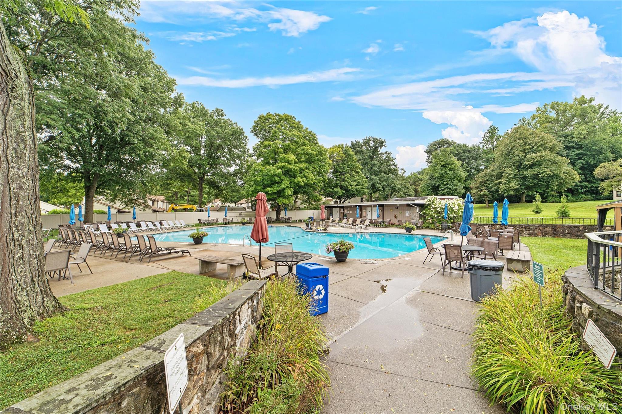 156 Carriage Court Unit: G