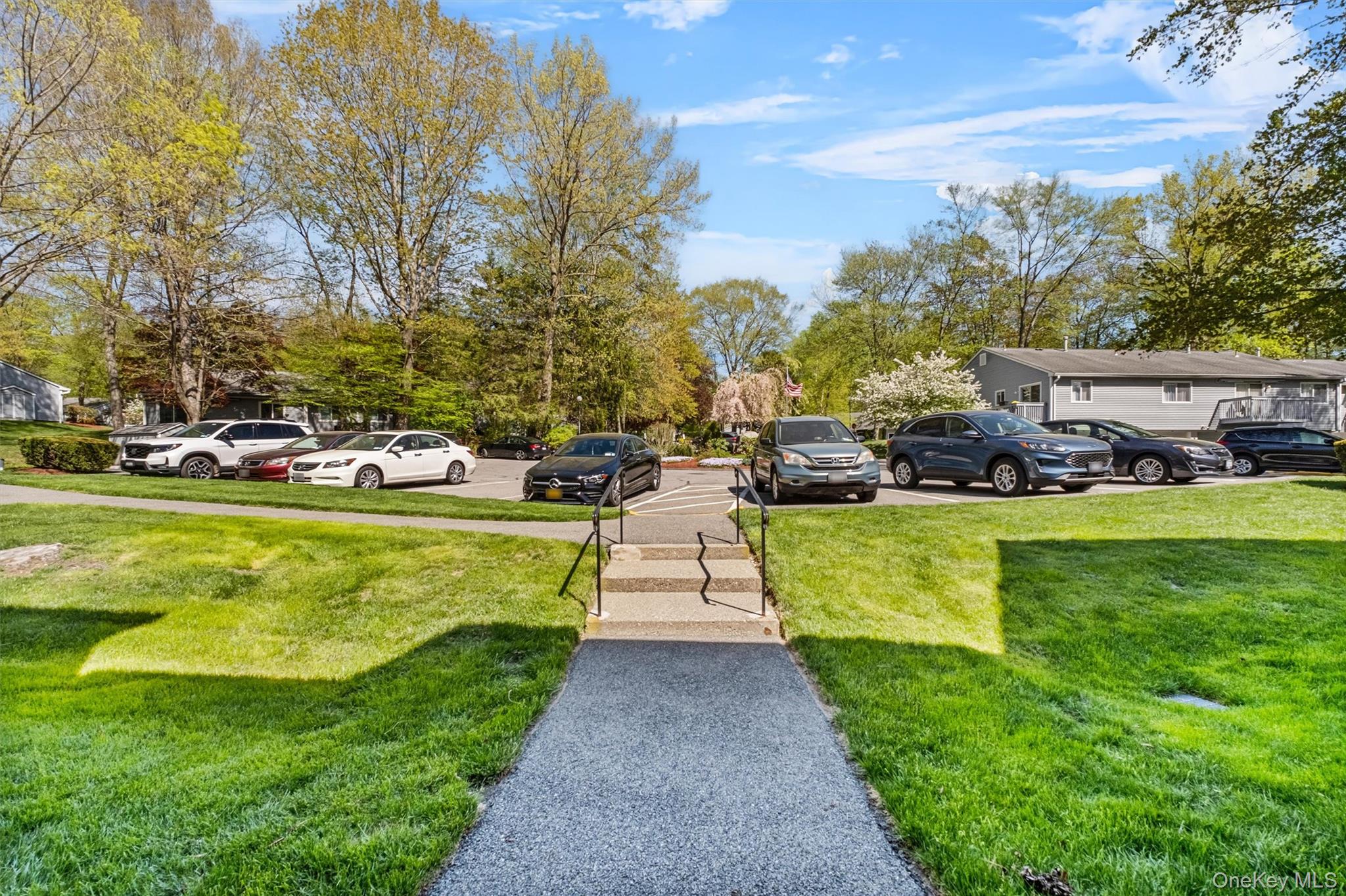 156 Carriage Court Unit: G