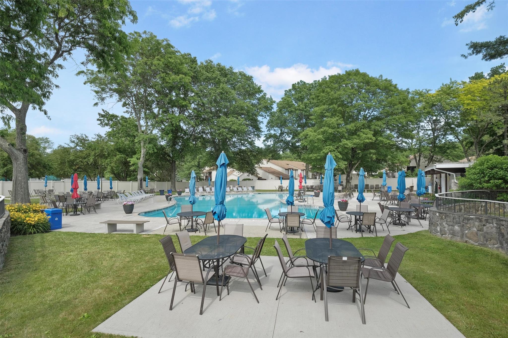 156 Carriage Court Unit: G
