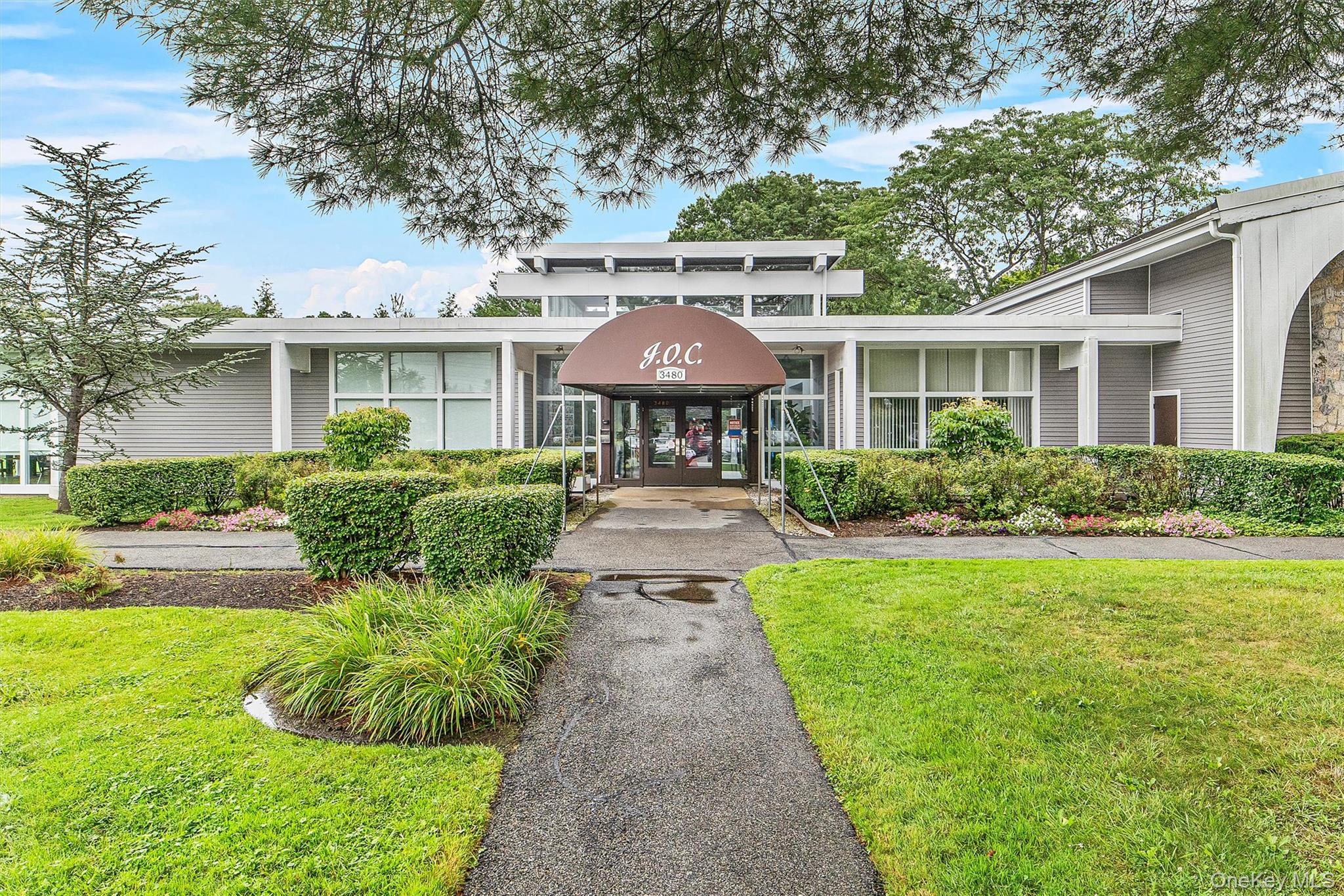 156 Carriage Court Unit: G