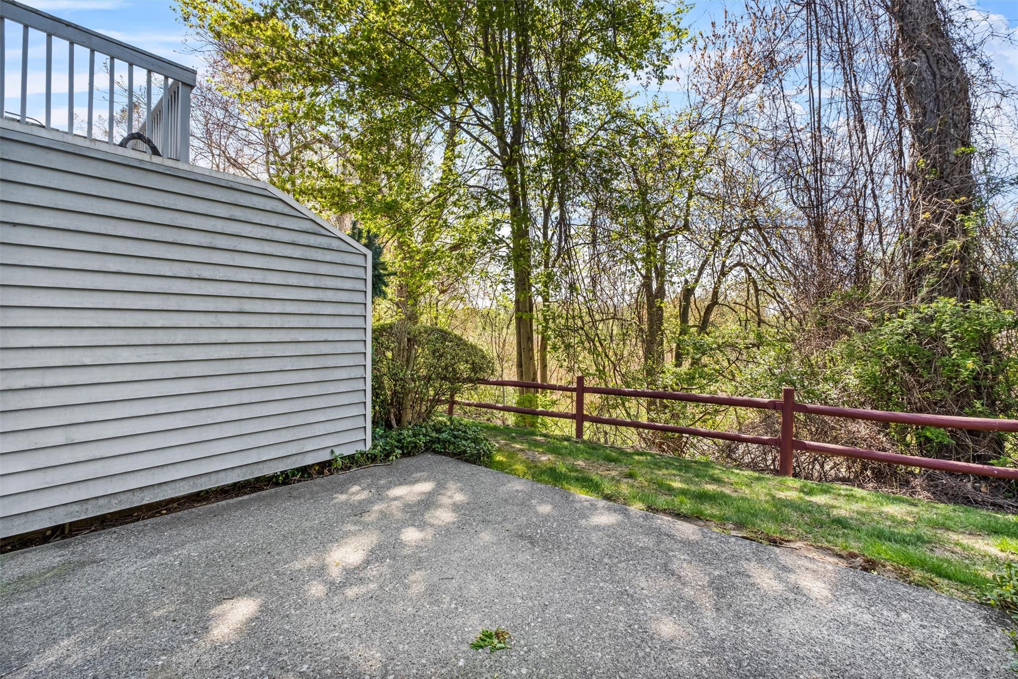 156 Carriage Court Unit: G