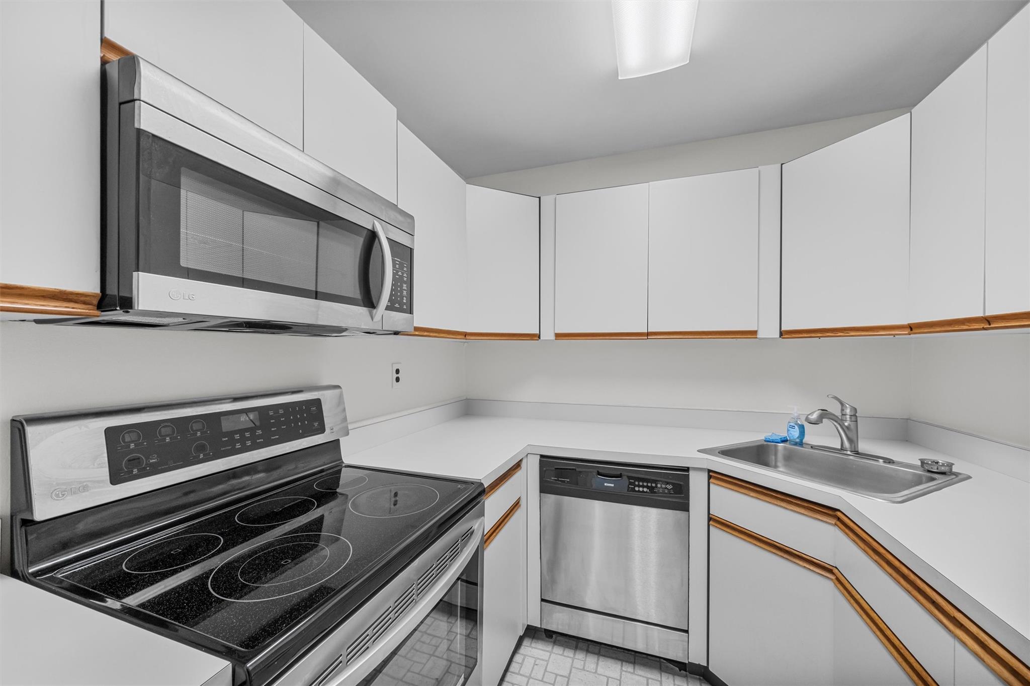 156 Carriage Court Unit: G