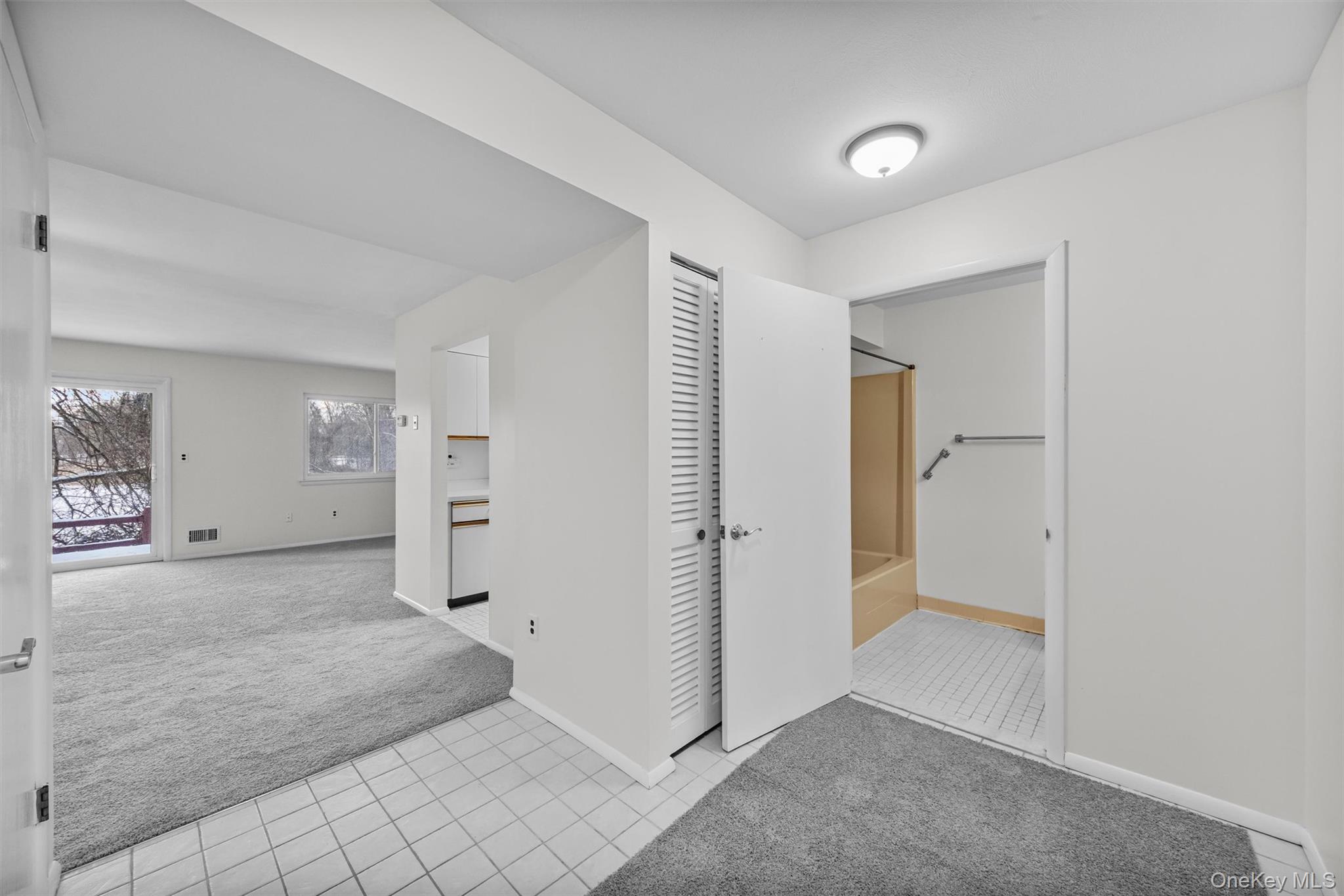 156 Carriage Court Unit: G