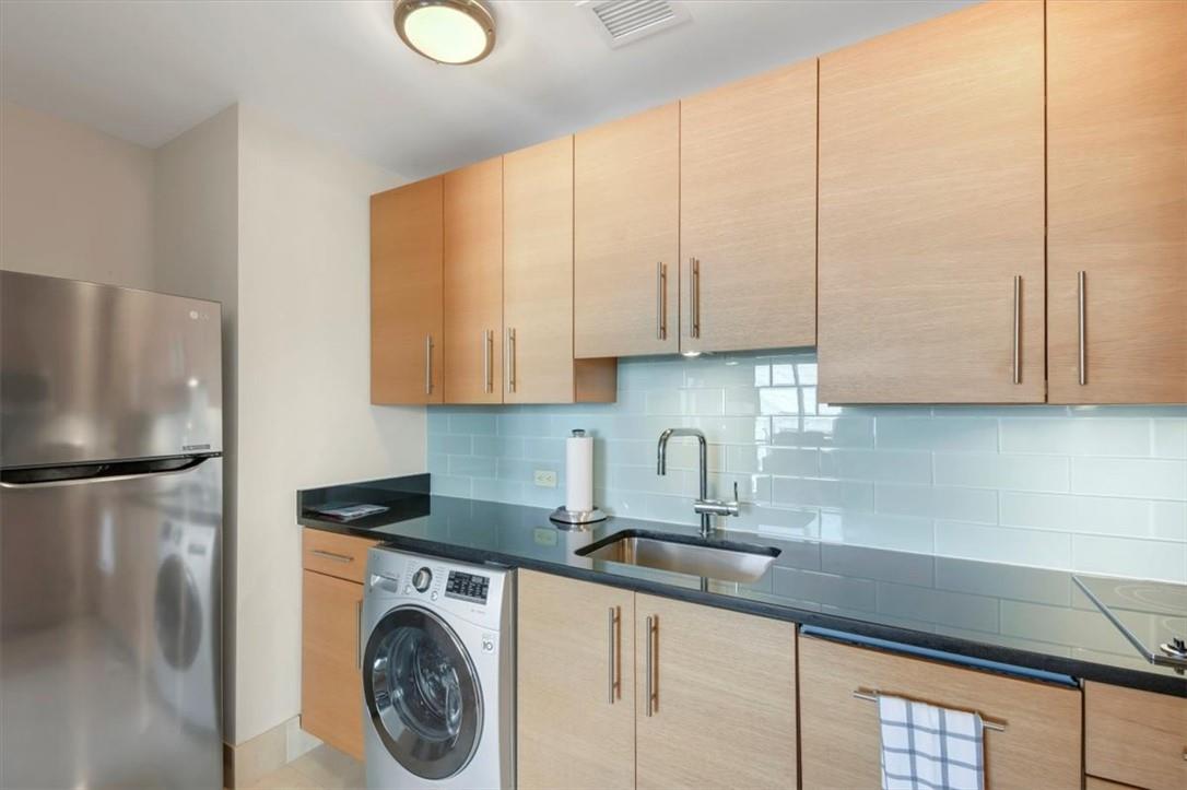 1 Renaissance Square Unit: 8D