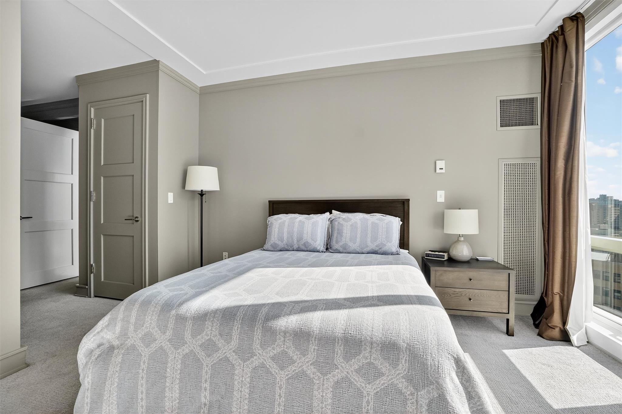 1 Renaissance Square Unit: 14F