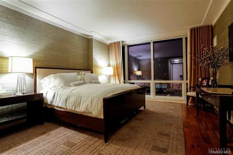 5 Renaissance Square Unit: 17C