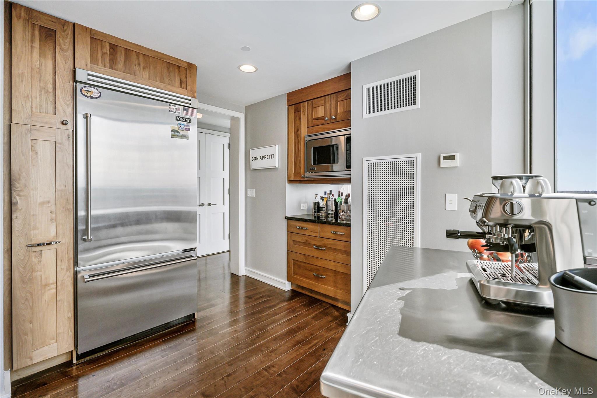 5 Renaissance Square Unit: 28E