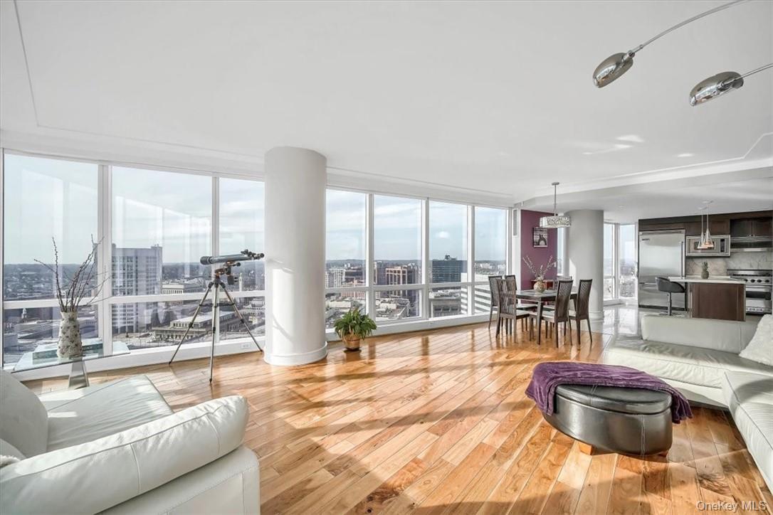 1 Renaissance Square Unit: 20C