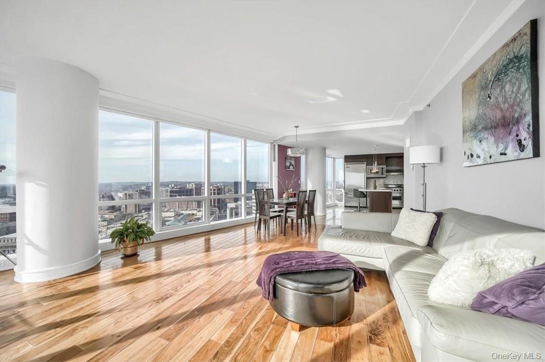 1 Renaissance Square Unit: 20C