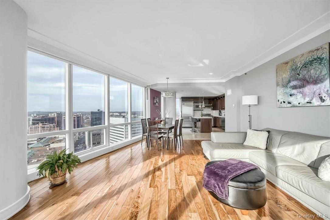 1 Renaissance Square Unit: 20C