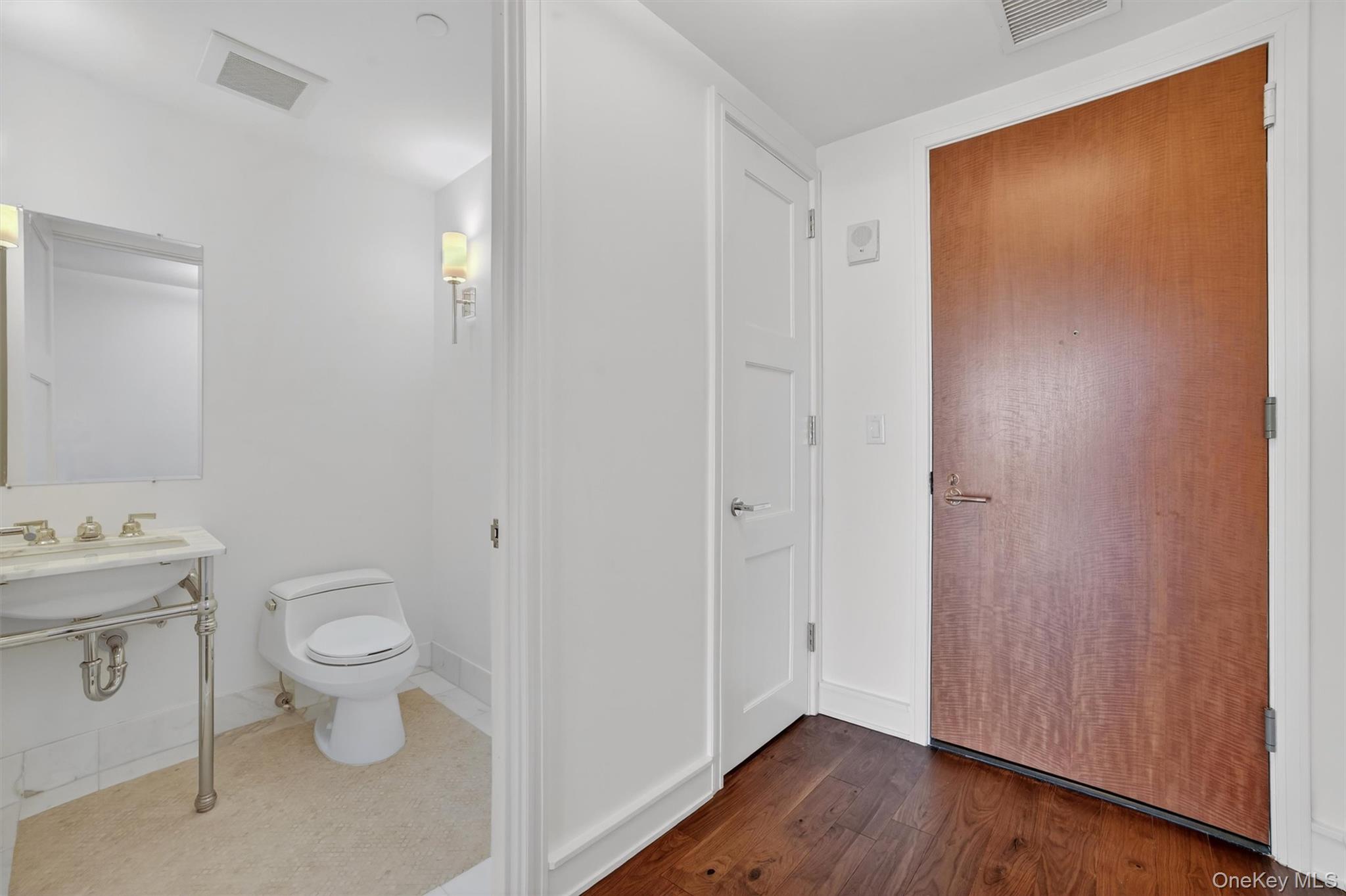 1 Renaissance Square