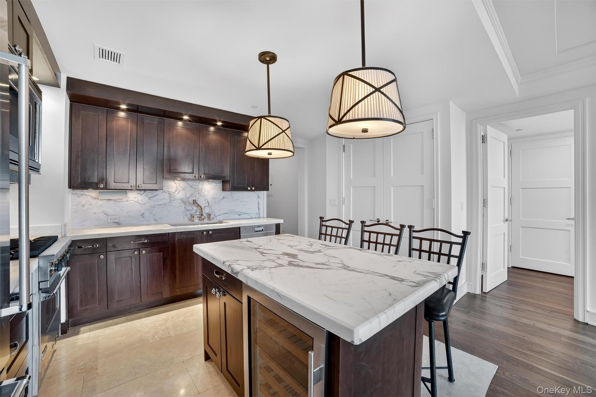 1 Renaissance Square