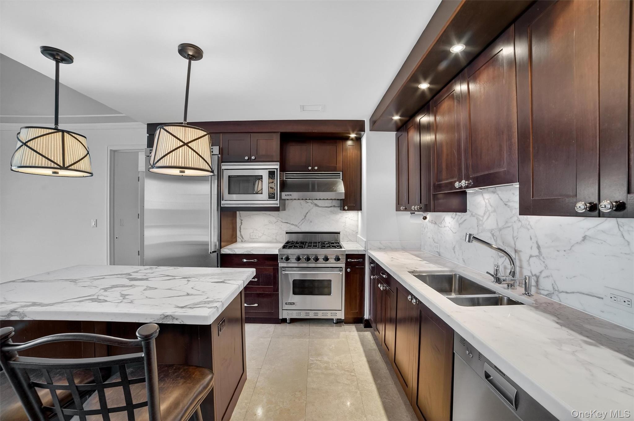 1 Renaissance Square