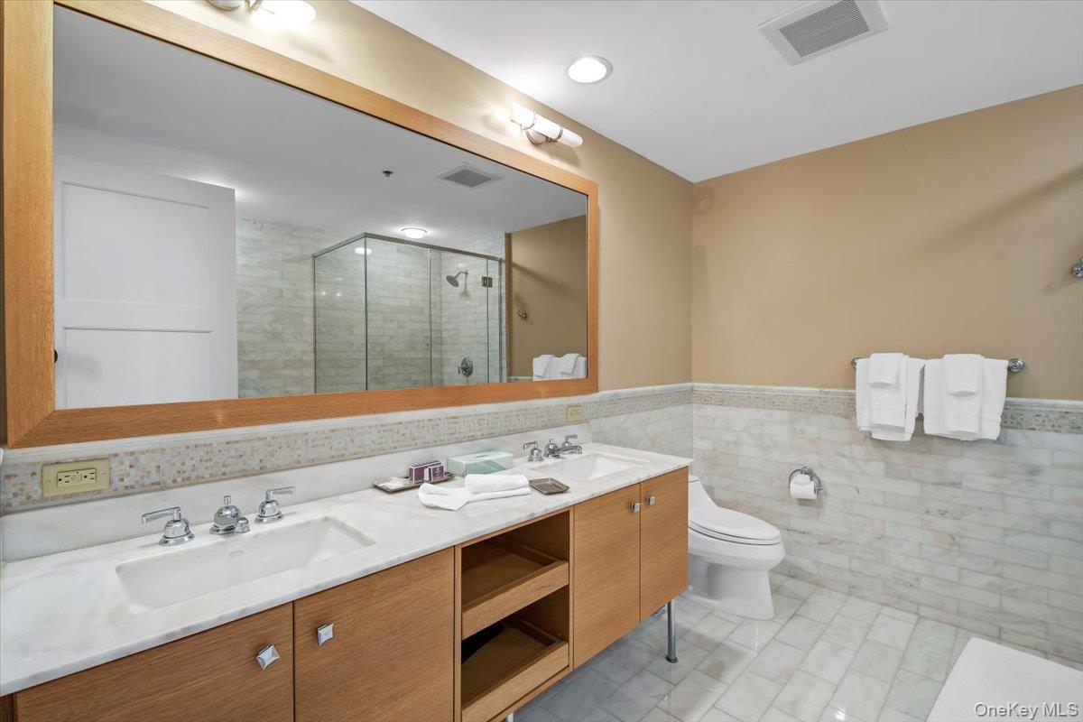 1 Renaissance Square Unit: 8A