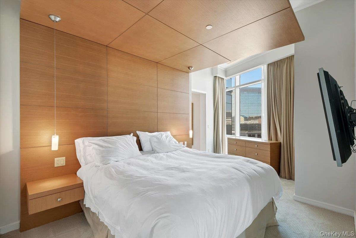 1 Renaissance Square Unit: 8A