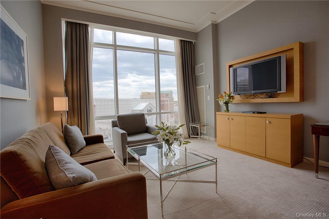 1 Renaissance Square Unit: 8C