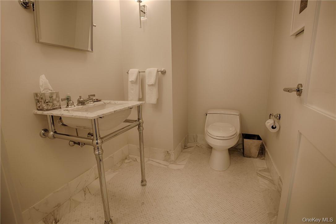 1 Renaissance Square Unit: 8C