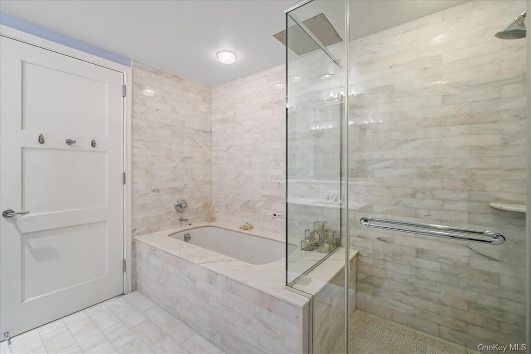 5 Renaissance Square Unit: 28G