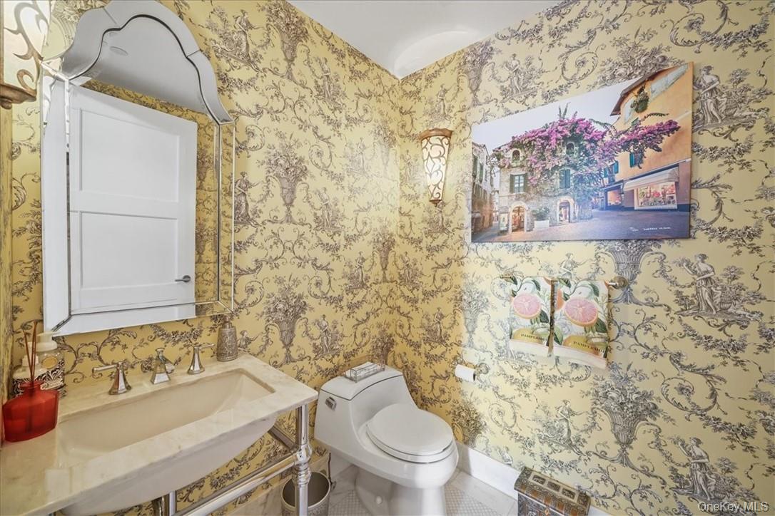 5 Renaissance Square Unit: 28G