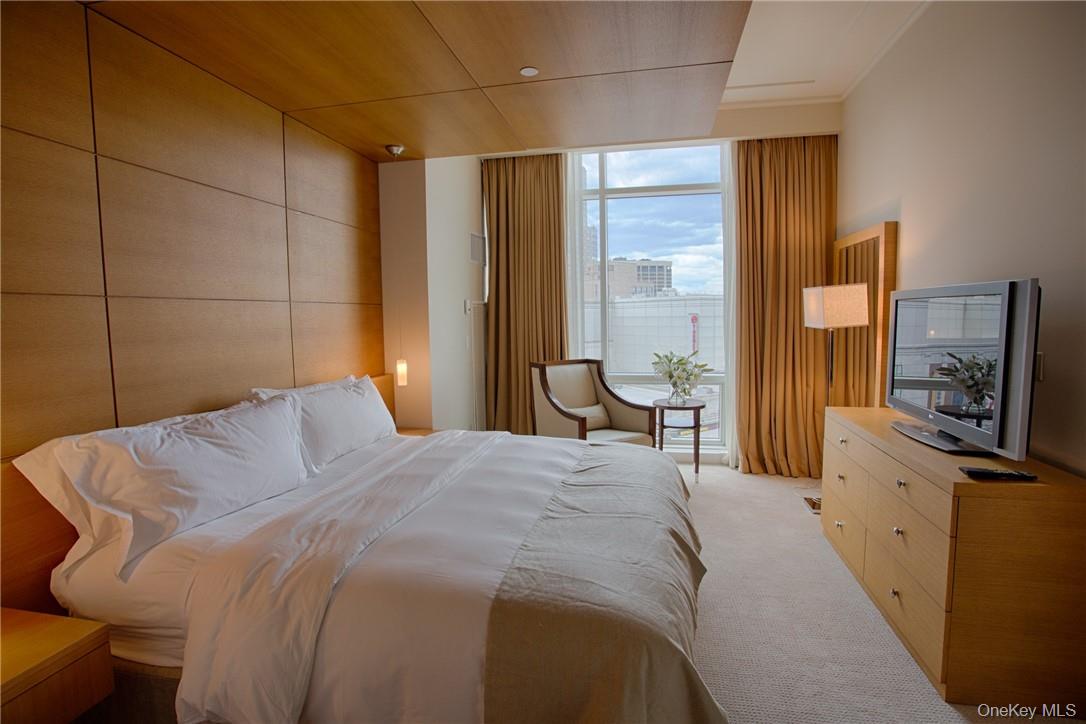 1 Renaissance Square Unit: 8G