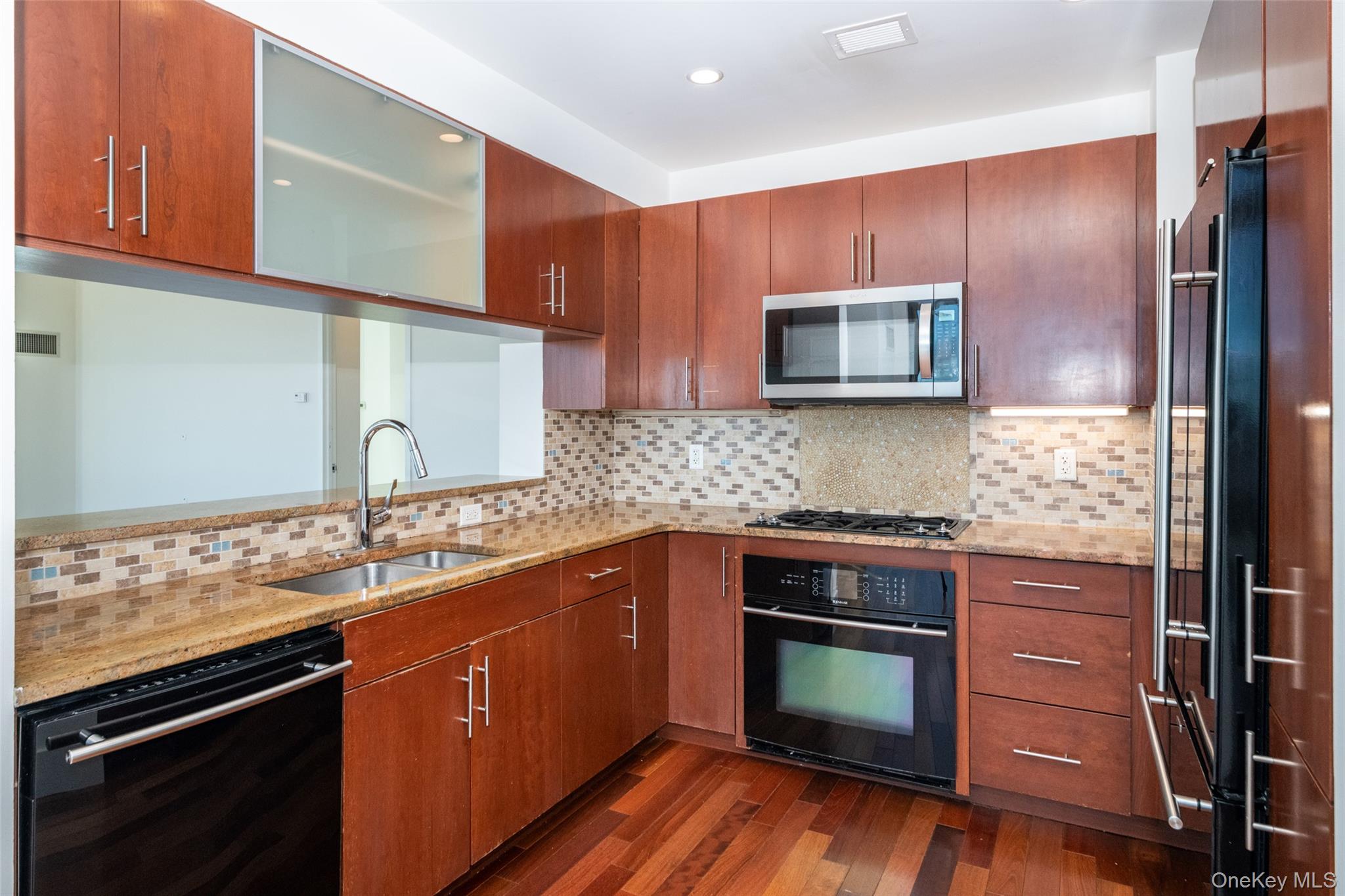 175 Huguenot Street Unit: 1402