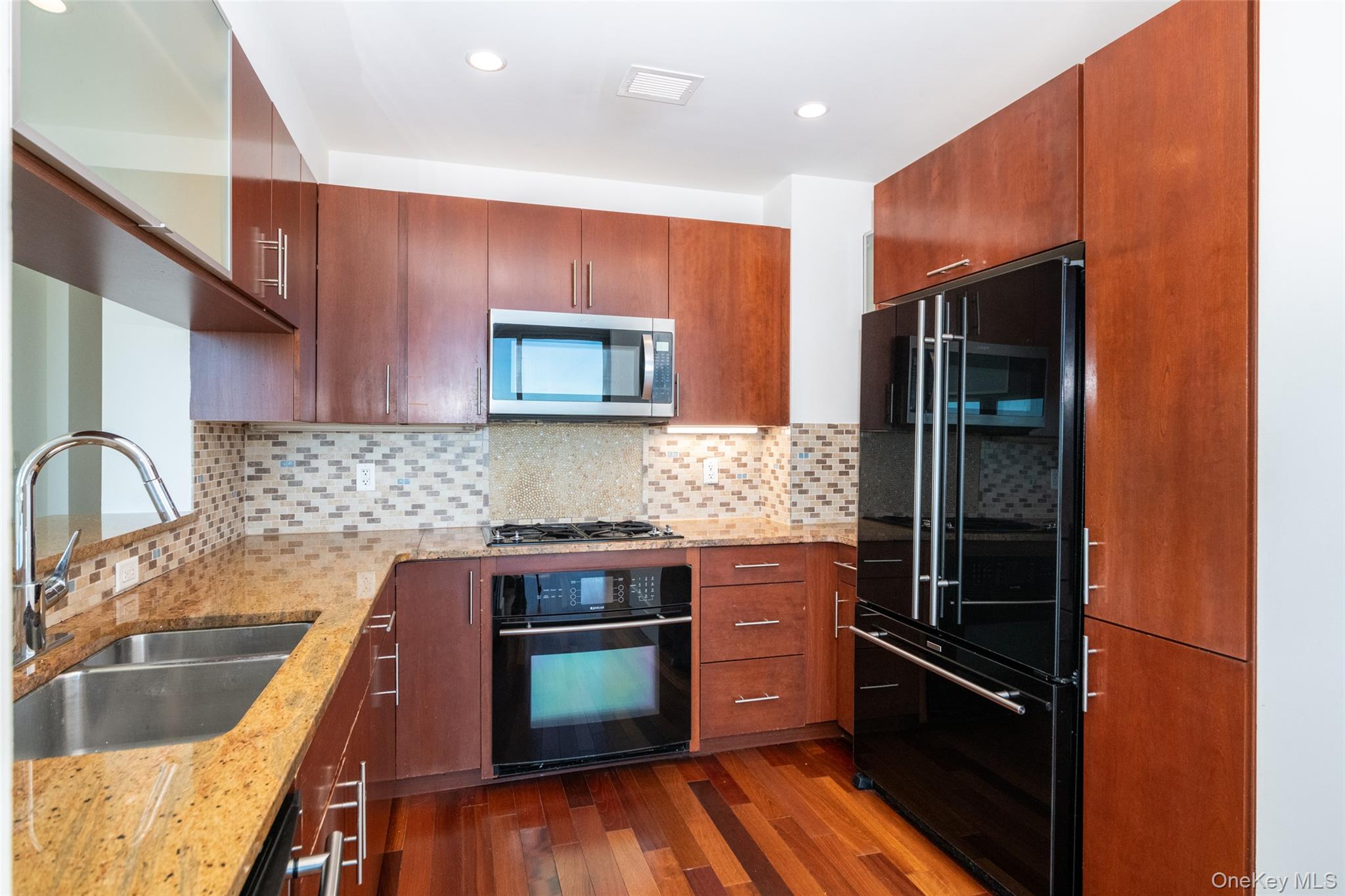 175 Huguenot Street Unit: 1402