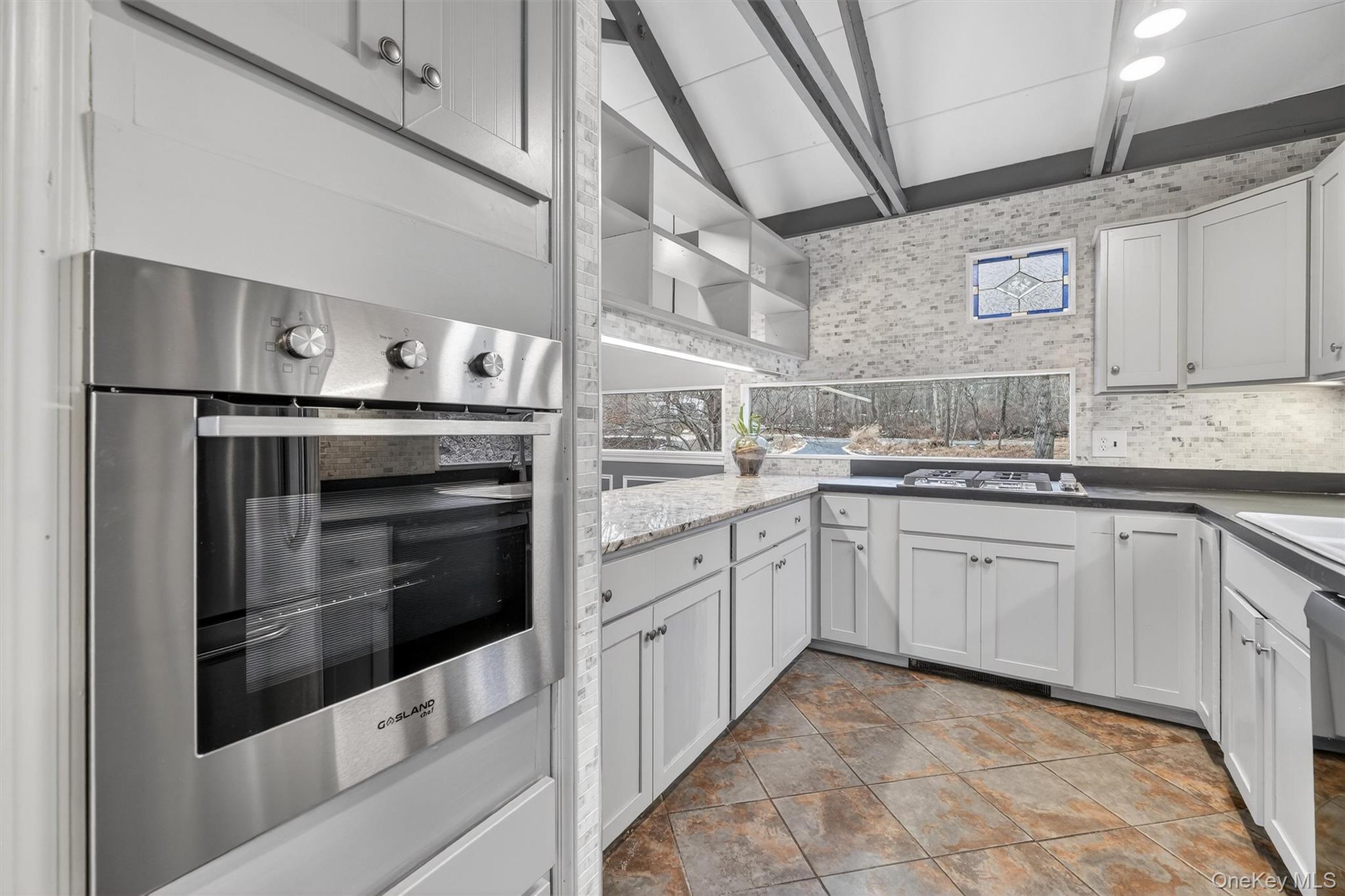 98 Mount Airy Road S