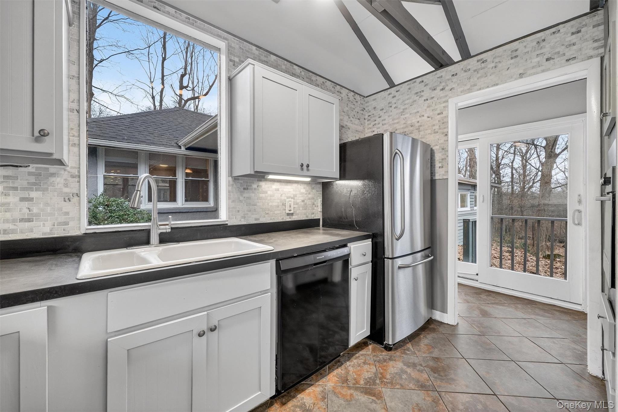 98 Mount Airy Road S