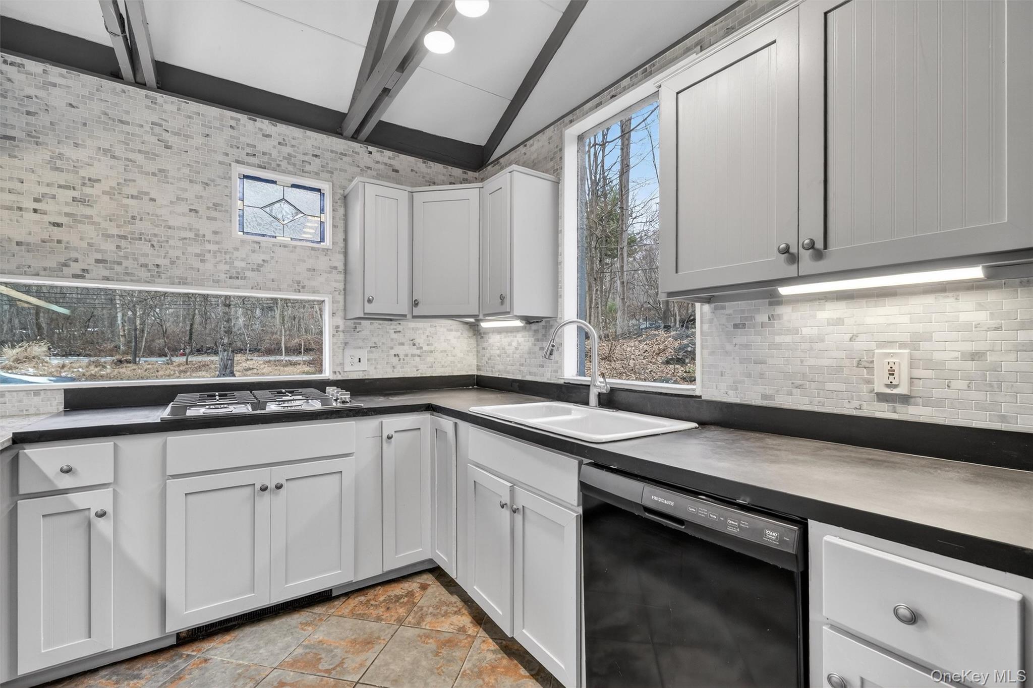 98 Mount Airy Road S