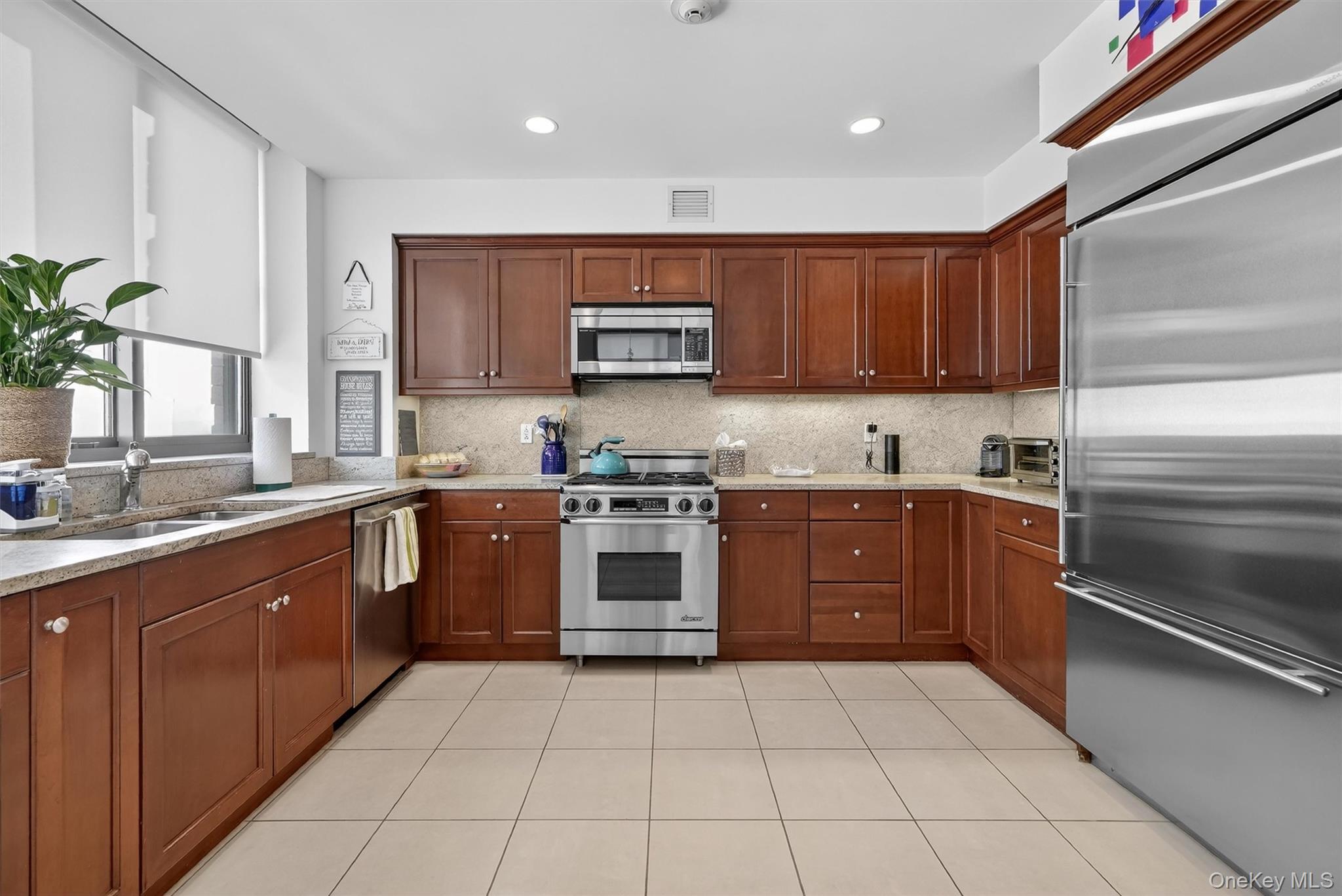 10 City Place Unit: PH3H