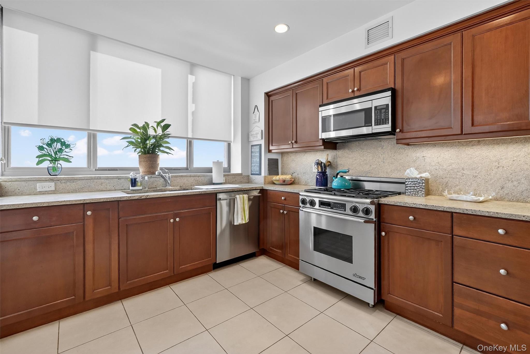 10 City Place Unit: PH3H