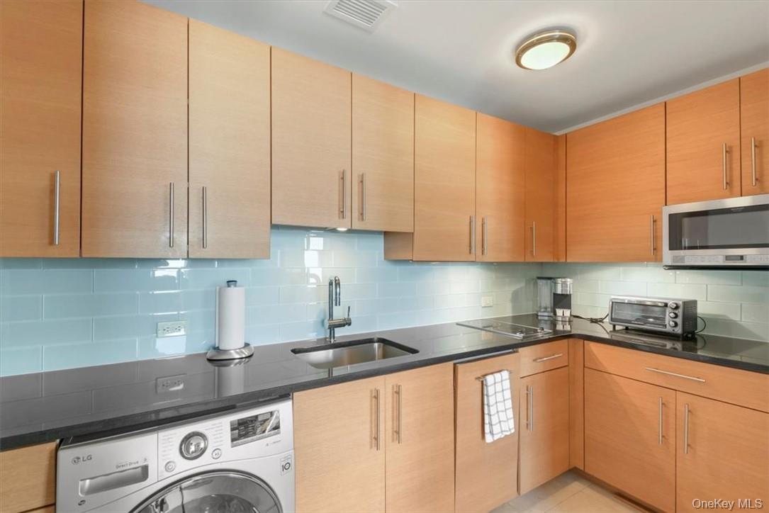 1 Renaissance Square Unit: 9D