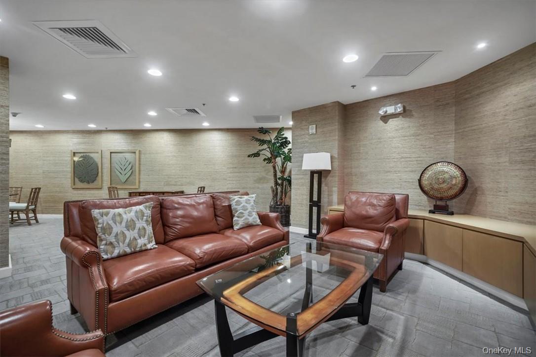 1 Renaissance Square Unit: 9D