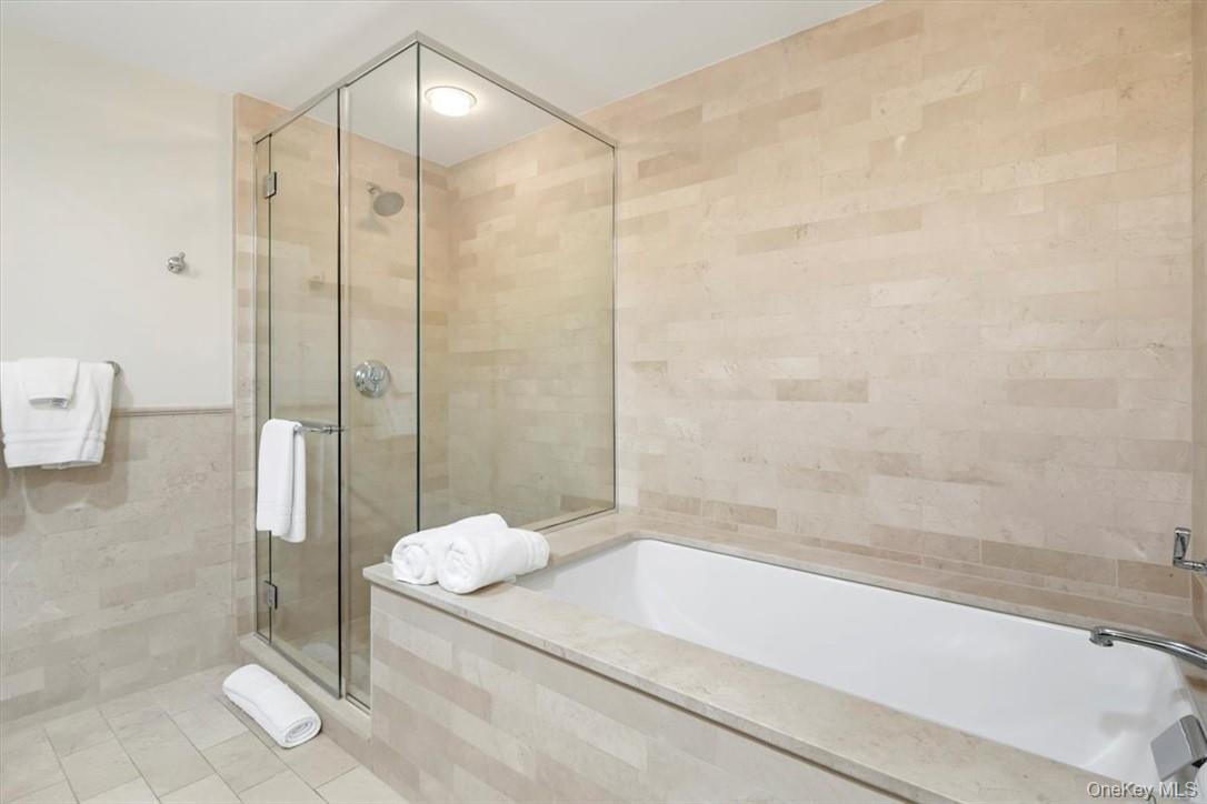 1 Renaissance Square Unit: 9D