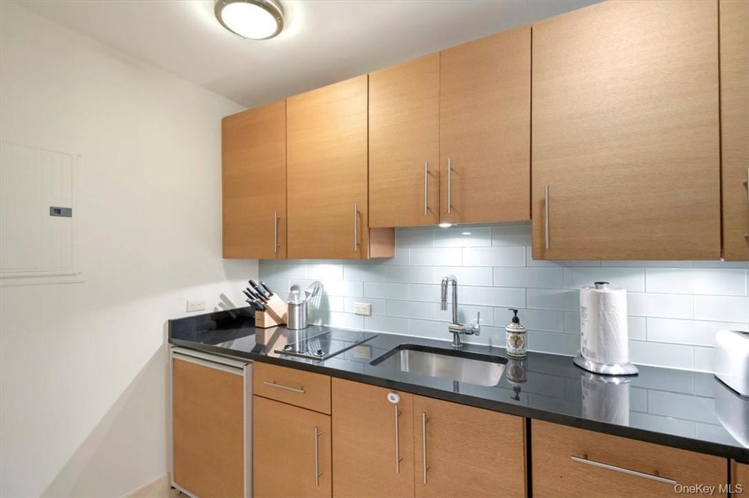 1 Renaissance Square Unit: 7B