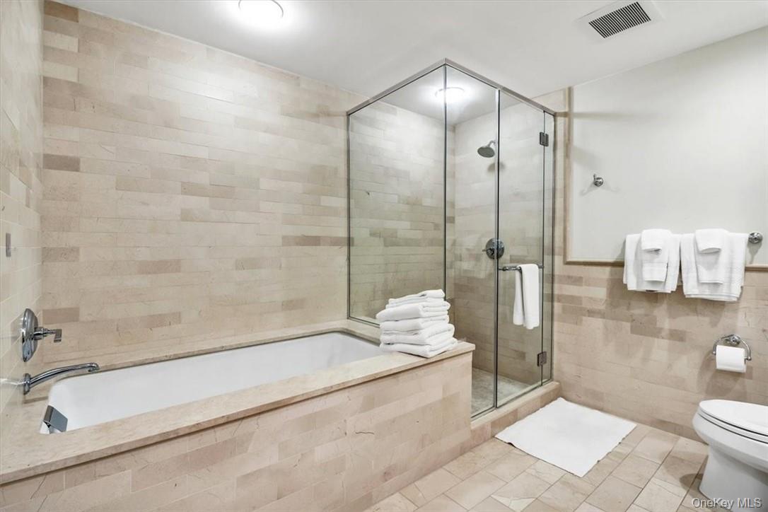 1 Renaissance Square Unit: 7B